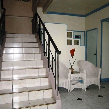 Coastal Inn Dumaguete City Buitenkant foto