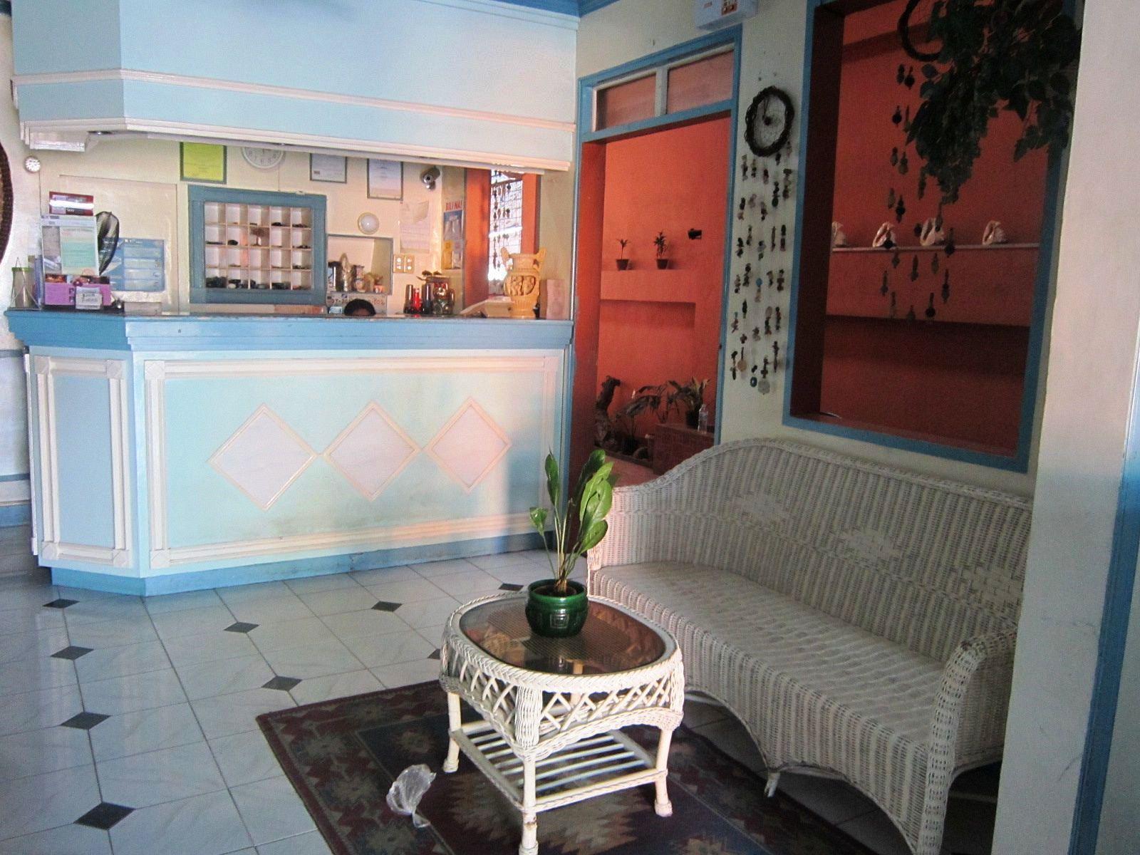 Coastal Inn Dumaguete City Buitenkant foto